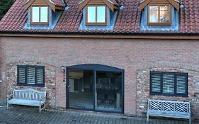 Queensgate Holiday Apartment , Beverley With Parking